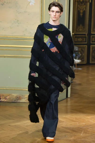 Look 19